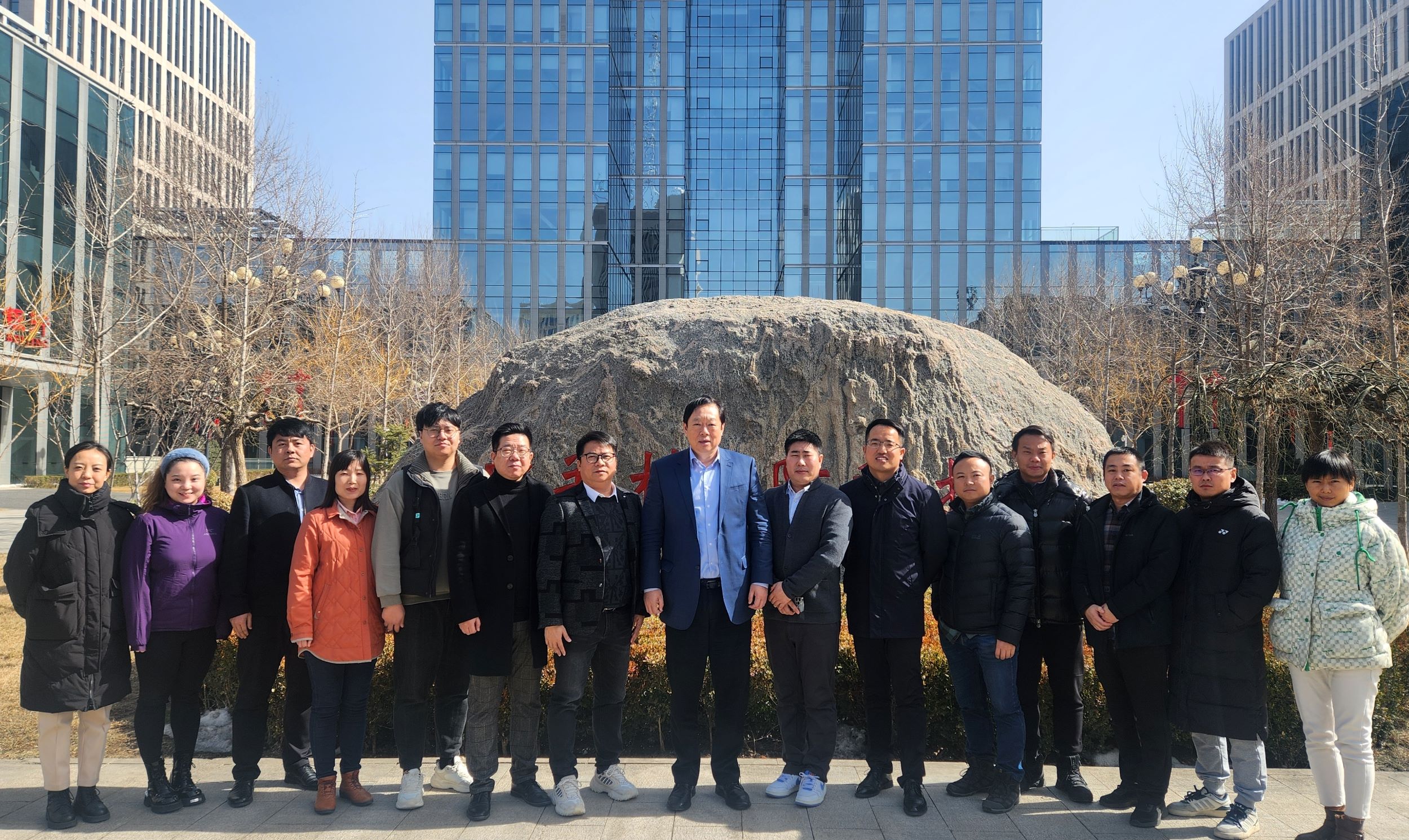 乐冠体育经营会议确立发展新篇章 三驾马车领航未来