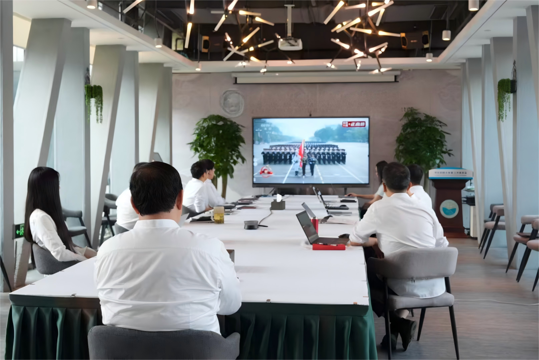 乐冠体育科技在京员工集中收看纪念中国人民抗日战争暨世界反法西斯战争胜利 80 周年大会直播 凝聚奋进力量
